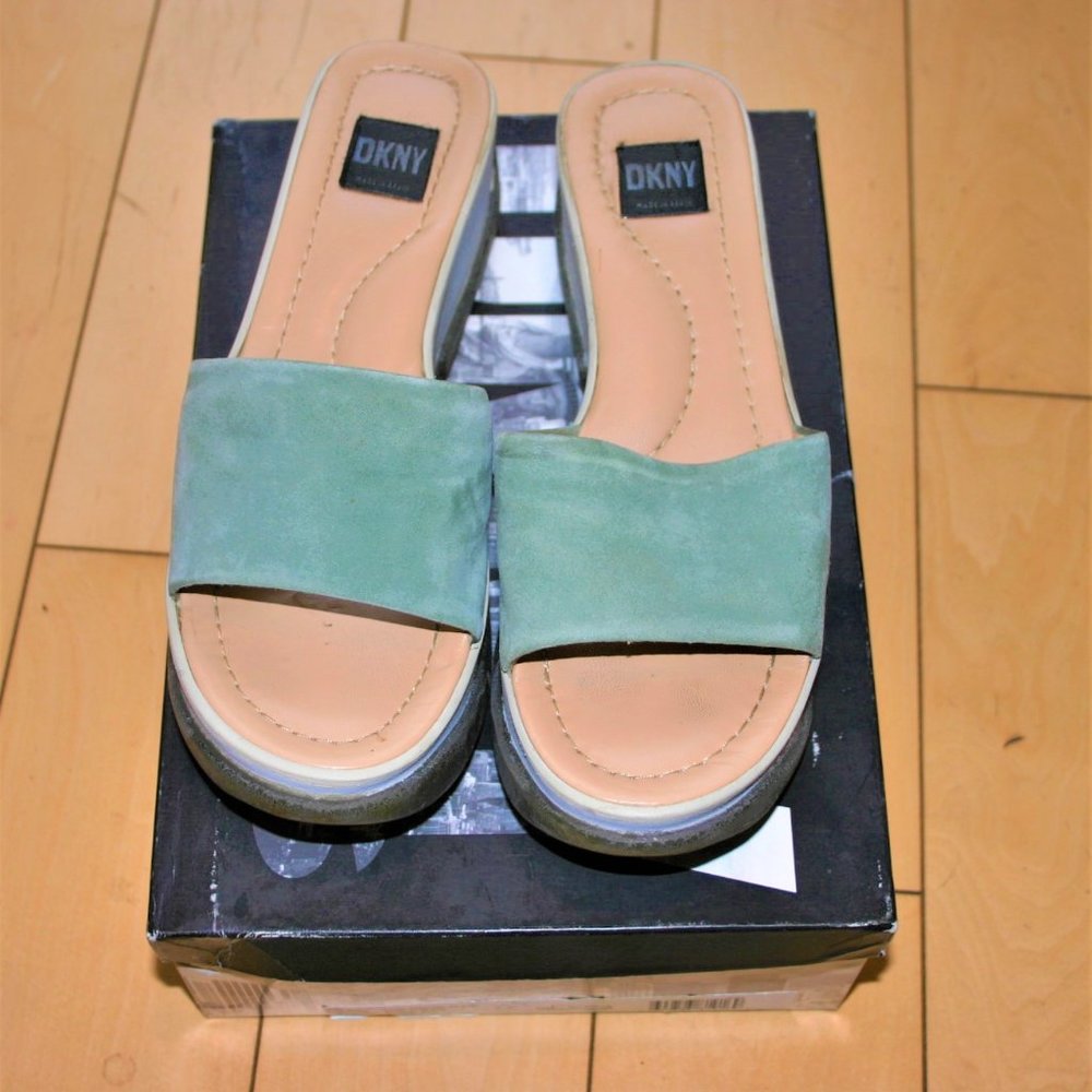 DKNY Low Wedge Slide Sage Green Suede 8B Made in Spain Excellent Condition